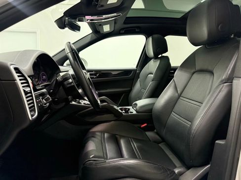 Used 2022 Porsche Cayenne image 13