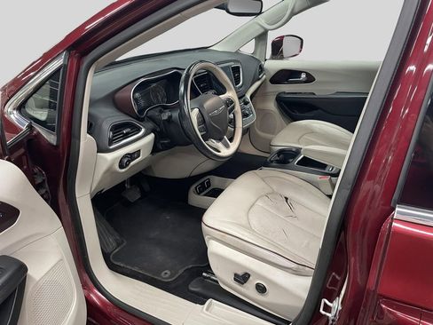 Used 2018 Chrysler Pacifica Limited FWD image 17