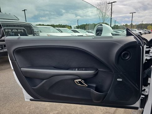 Used 2020 Dodge Challenger SRT Hellcat w/ Plus Package image 28