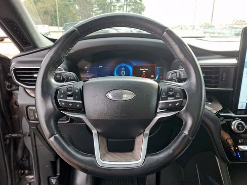 Certified 2021 Ford Explorer Platinum w/ Equipment Group 601A image 19