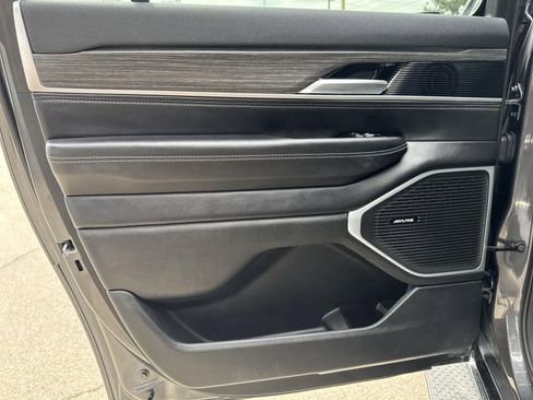 Used 2023 Jeep Wagoneer L Series III w/ Preferred Equipment Group image 26