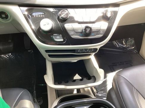 Used 2023 Chrysler Pacifica Touring-L FWD image 23