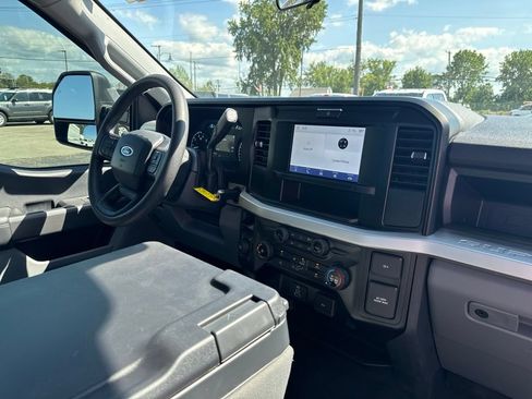 Certified 2025 Ford F250 XL w/ STX Appearance Package AWD/4WD image 30