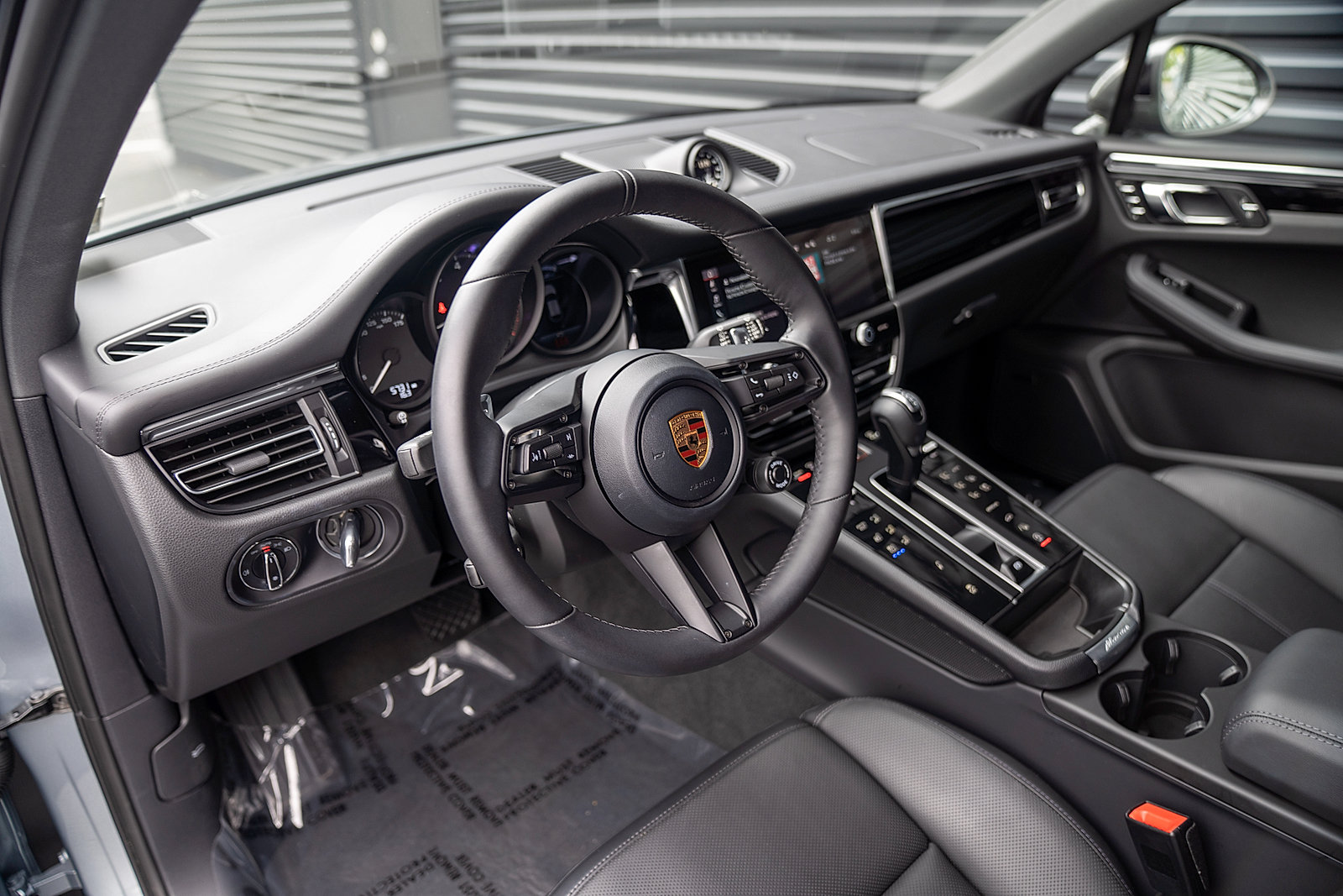 Certified 2026 Porsche Macan T AWD/4WD image 4