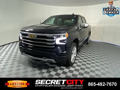 Used 2024 Chevrolet Silverado 1500 High Country w/ High Country Premium Package AWD/4WD image 3