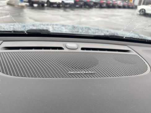 Certified 2023 Volvo XC40 B5 Ultimate w/ Protection Package Premier image 30