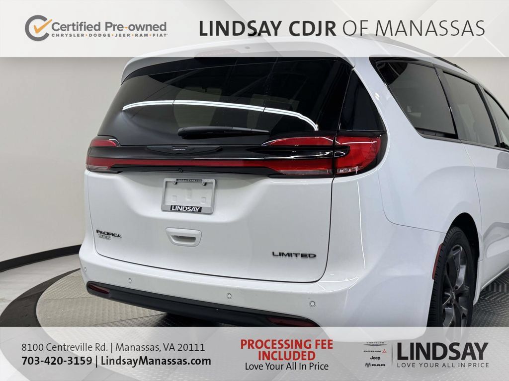 Certified 2025 Chrysler Pacifica Limited FWD image 9