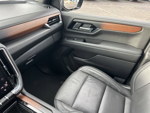 Used 2025 GMC Yukon XL Denali image 24