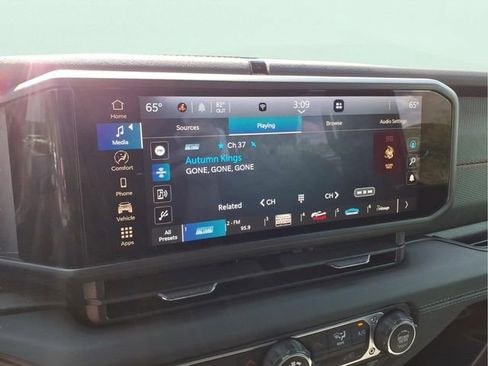 Used 2024 Jeep Gladiator Rubicon AWD/4WD image 26