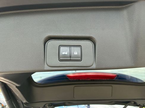 Used 2025 Nissan Rogue SV AWD/4WD image 19