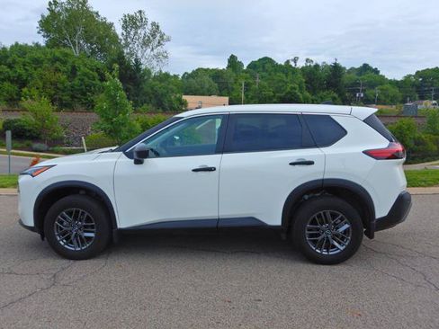 Used 2023 Nissan Rogue S AWD/4WD image 10