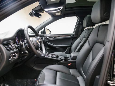 Certified 2026 Porsche Macan AWD/4WD image 23