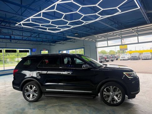 Used 2019 Ford Explorer Platinum AWD/4WD image 9