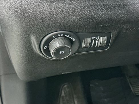 Used 2022 Jeep Compass Latitude w/ Sun and Sound Group FWD image 17
