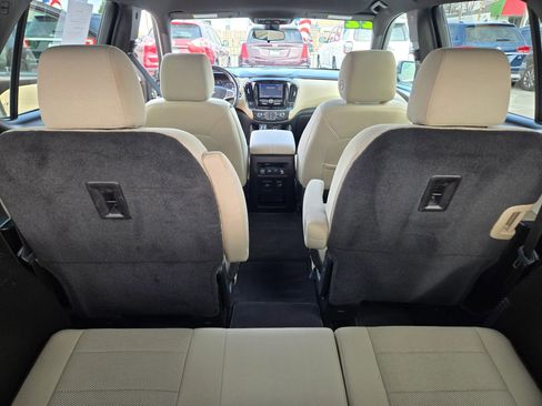 Used 2022 Chevrolet Traverse LT image 54