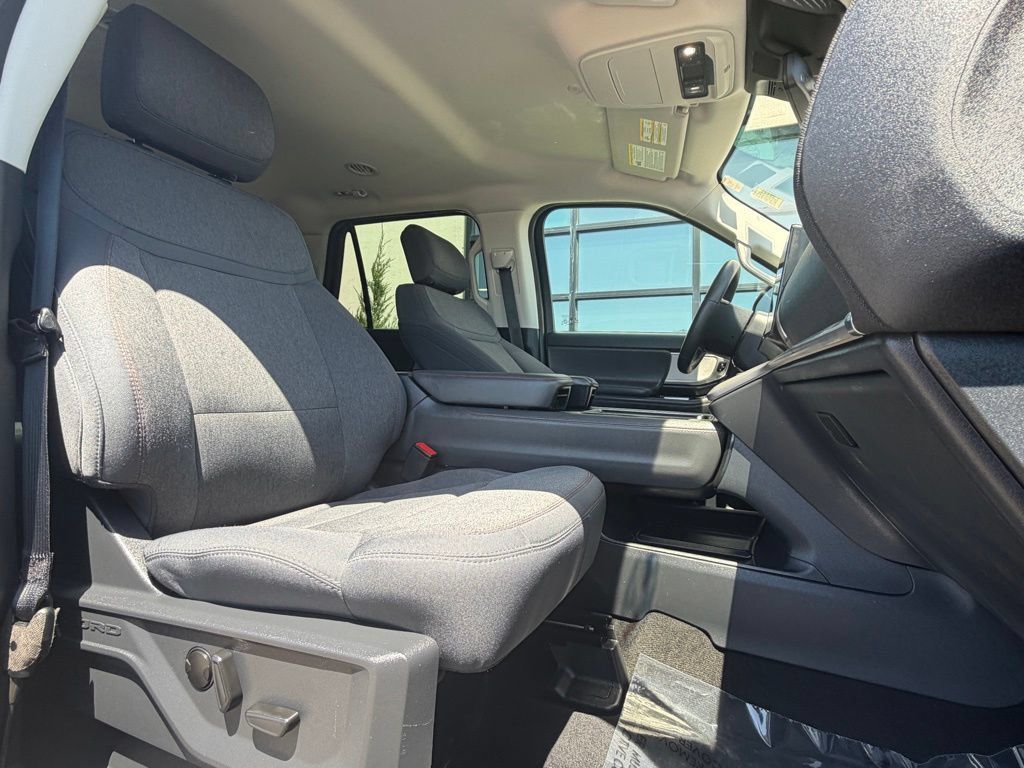 Used 2025 Ford Expedition Active AWD/4WD image 19