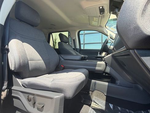 Used 2025 Ford Expedition Active AWD/4WD image 19