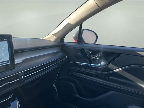 New 2026 Lincoln Corsair Premiere image 16