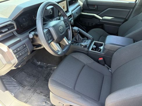 Used 2025 Toyota 4Runner SR5 AWD/4WD image 8