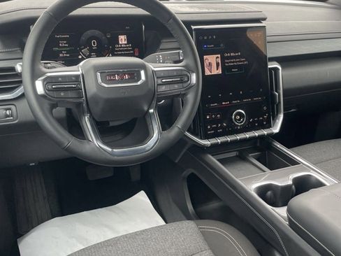 Used 2025 GMC Acadia Elevation image 18