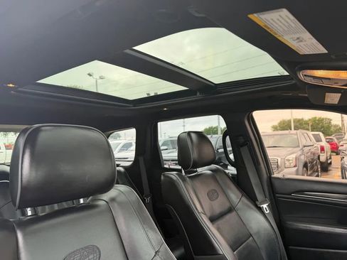 Used 2020 Jeep Grand Cherokee Overland AWD/4WD image 13