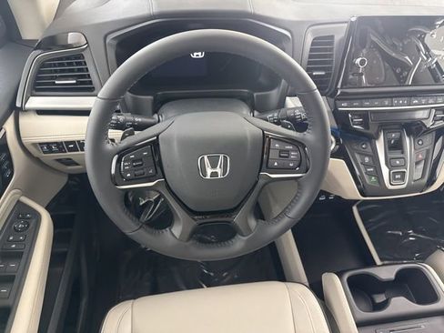 Certified 2026 Honda Odyssey Touring image 31