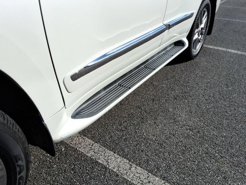 Used 2013 Lexus LX 570 4WD w/ Luxury Pkg image 11