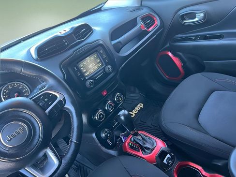 Used 2017 Jeep Renegade Trailhawk image 16