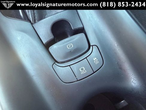 Used 2018 Toyota C-HR XLE FWD image 24