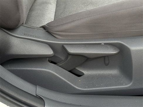 Used 2019 Toyota Camry LE image 27