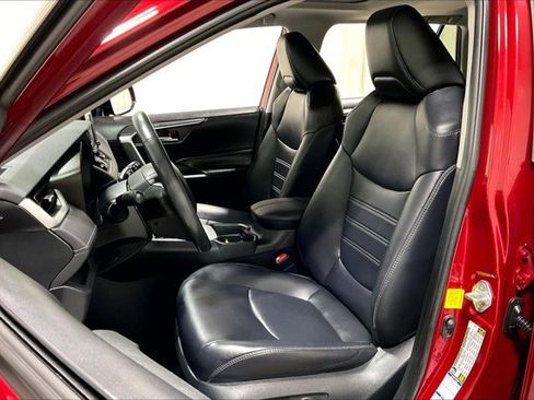 Used 2019 Toyota RAV4 XLE Premium w/ Cold Weather Package image 25