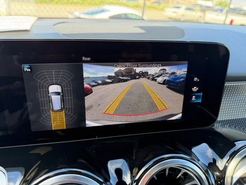 Used 2023 Mercedes-Benz EQB 300 4MATIC image 25