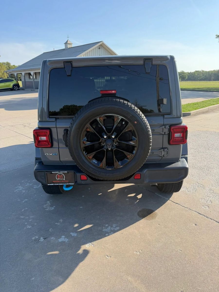 Used 2021 Jeep Wrangler Unlimited Sahara w/ Cold Weather Group AWD/4WD image 6