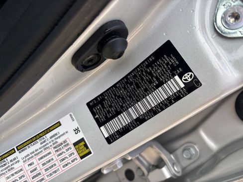 Used 2025 Toyota Corolla LE image 27