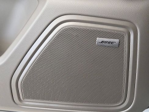 Certified 2026 Porsche Macan AWD/4WD image 16