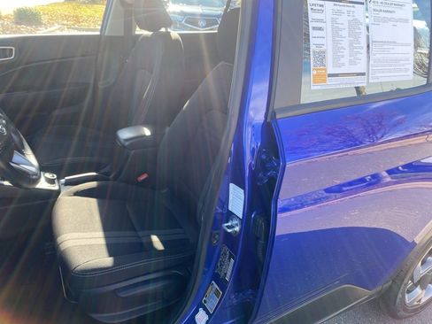 Used 2024 Hyundai Venue SEL image 12