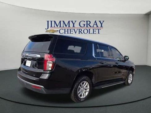 Used 2023 Chevrolet Suburban LT RWD image 8