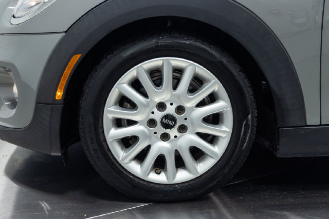 Used 2016 MINI Cooper 4-Door Hardtop FWD image 25