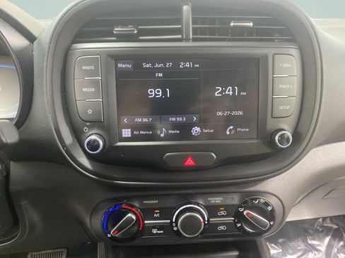 Used 2025 Kia Soul LX w/ LX Technology Package FWD image 22