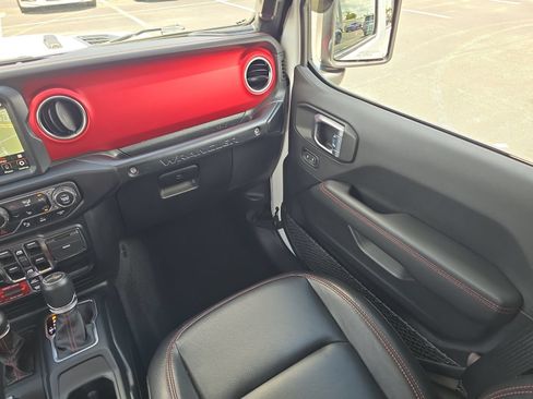 Used 2021 Jeep Wrangler Unlimited Rubicon AWD/4WD image 12