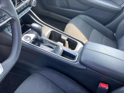 Used 2024 Nissan Sentra SV FWD image 18