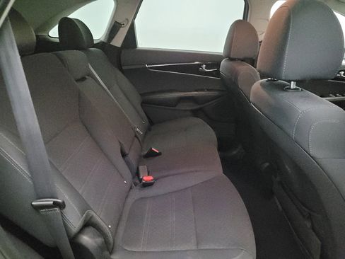 Used 2020 Kia Sorento LX image 19