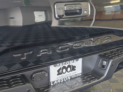 Used 2019 Toyota Tacoma TRD Off-Road image 16