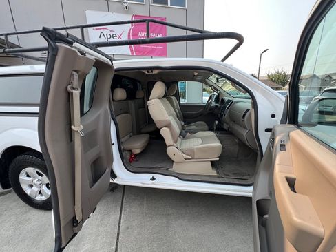 Used 2012 Nissan Frontier SV AWD/4WD image 17