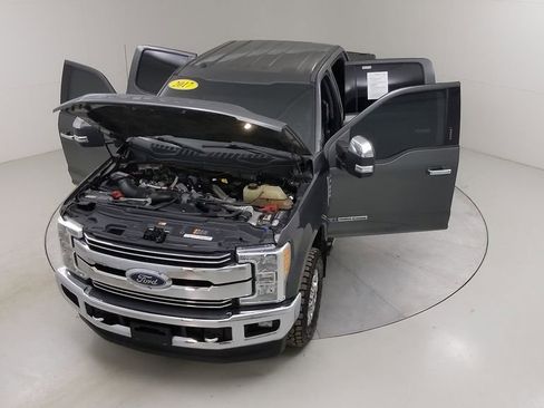 Used 2017 Ford F350 Lariat w/ Chrome Package image 47