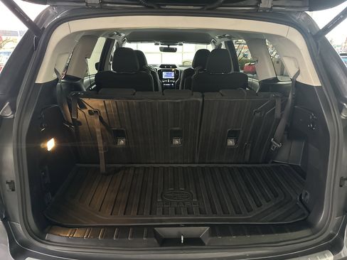 Used 2021 Subaru Ascent Premium w/ Convenience Package image 18