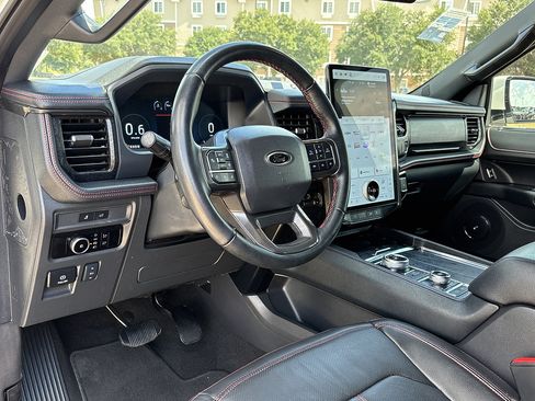 Used 2024 Ford Expedition Limited AWD/4WD image 13