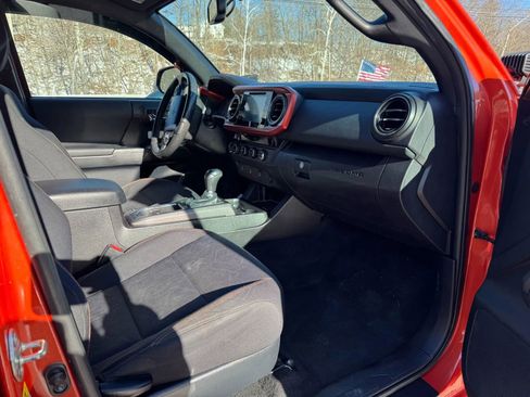 Used 2016 Toyota Tacoma SR image 14
