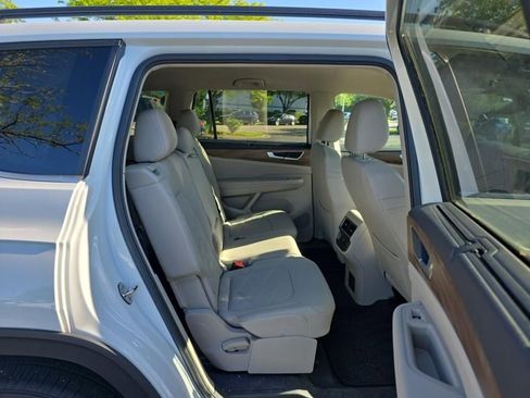 Used 2024 Volkswagen Atlas SE AWD/4WD image 9