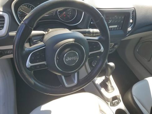 Used 2021 Jeep Compass Latitude AWD/4WD image 18